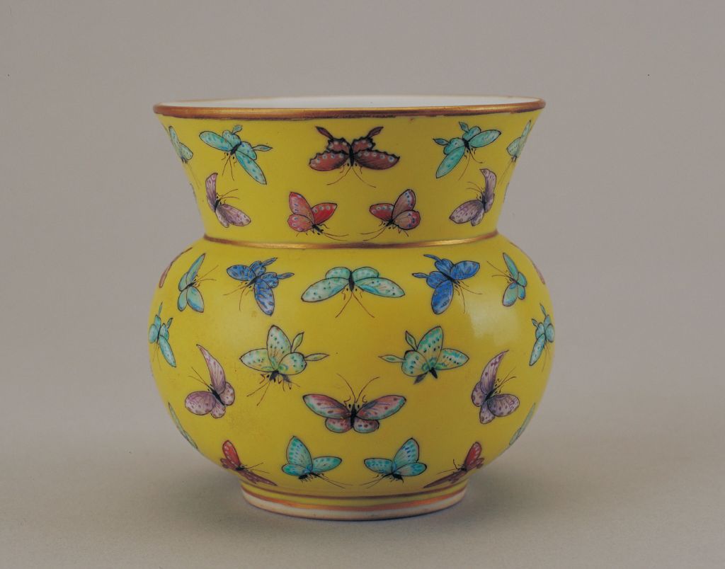 图片[1]-Yellow ground pink butterfly pattern stiff bucket-China Archive